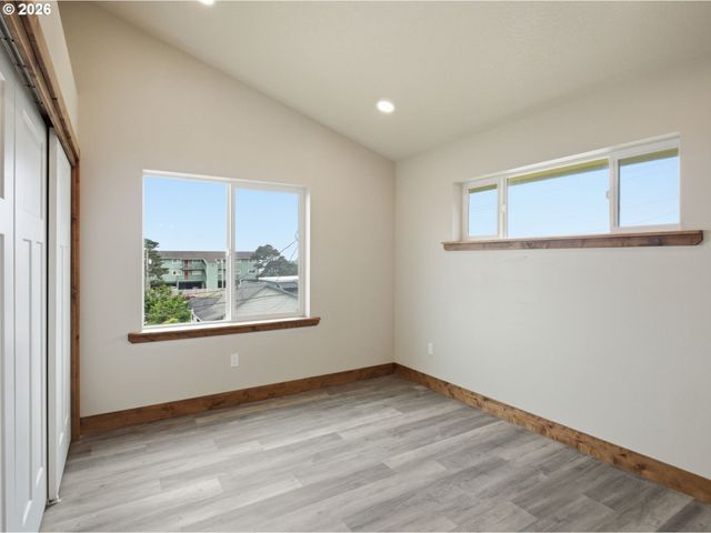 430 Nw 5TH St, Newport, OR 97365