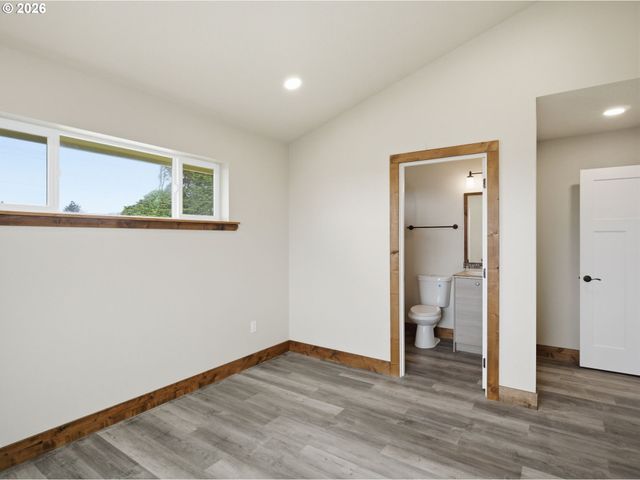 430 Nw 5TH St, Newport, OR 97365