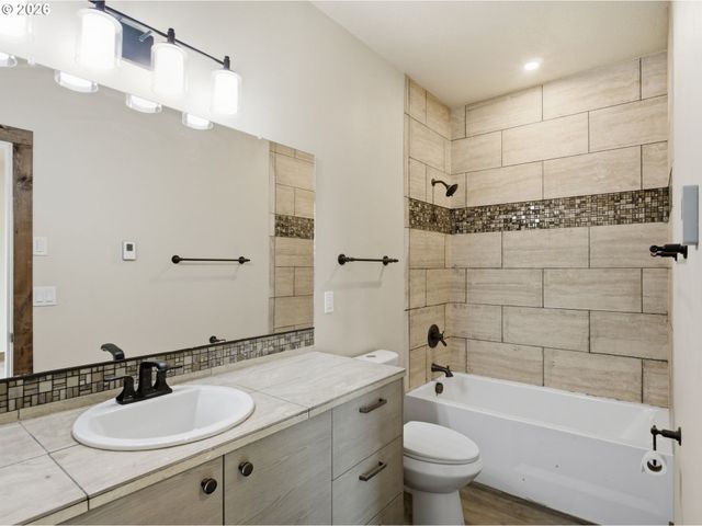 430 Nw 5TH St, Newport, OR 97365