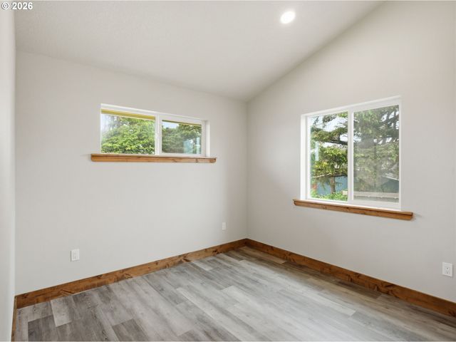 430 Nw 5TH St, Newport, OR 97365