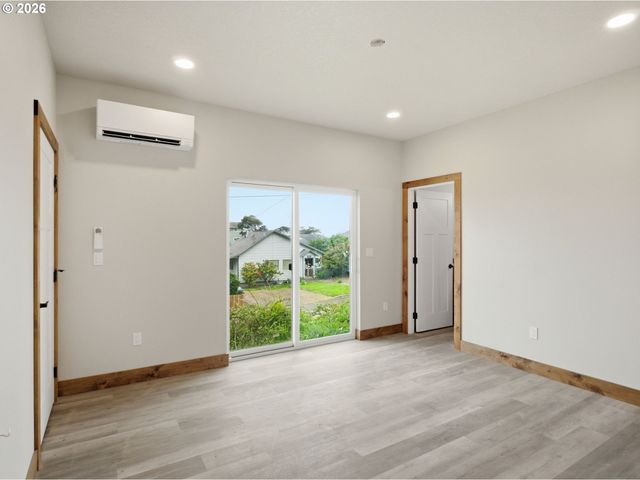 430 Nw 5TH St, Newport, OR 97365