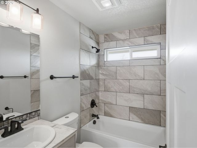 430 Nw 5TH St, Newport, OR 97365