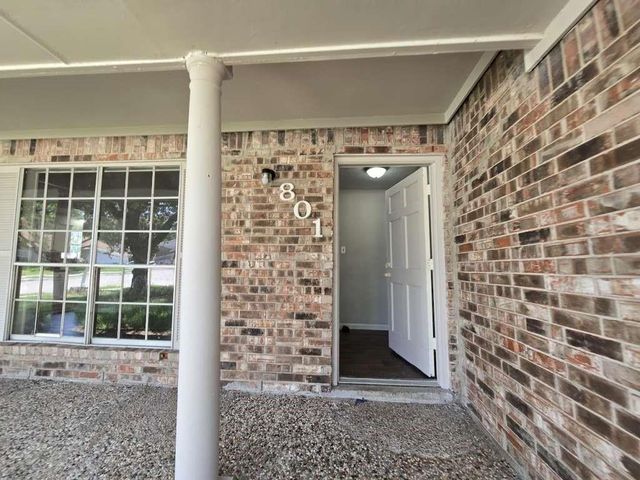 801 Sunnybrook Lane, Baytown, TX 77521