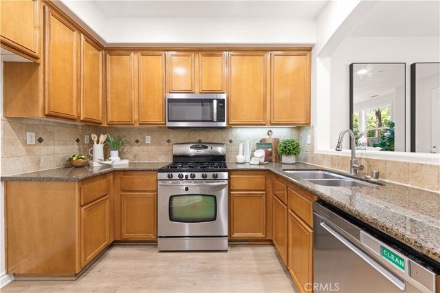 76 Trailing Vine, Irvine, CA 92602