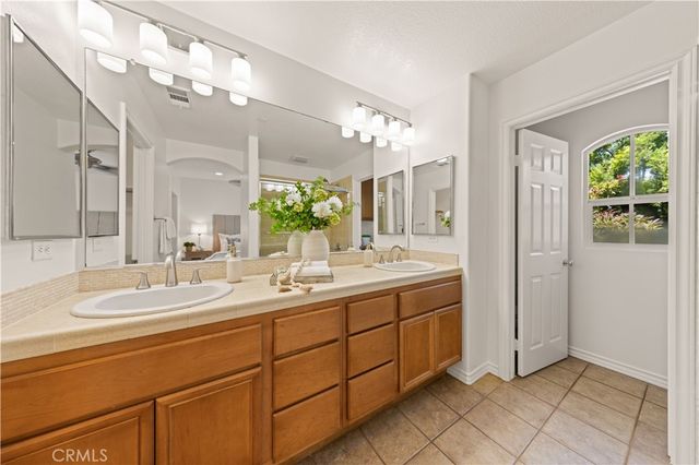 76 Trailing Vine, Irvine, CA 92602