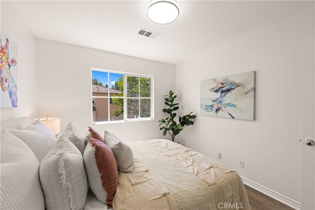 76 Trailing Vine, Irvine, CA 92602