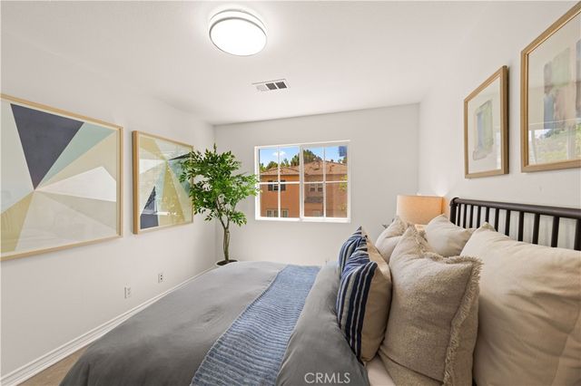 76 Trailing Vine, Irvine, CA 92602