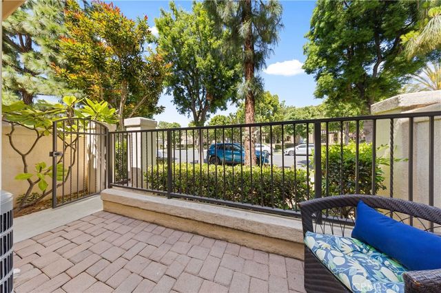 76 Trailing Vine, Irvine, CA 92602