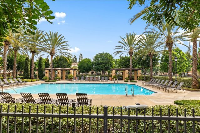 76 Trailing Vine, Irvine, CA 92602