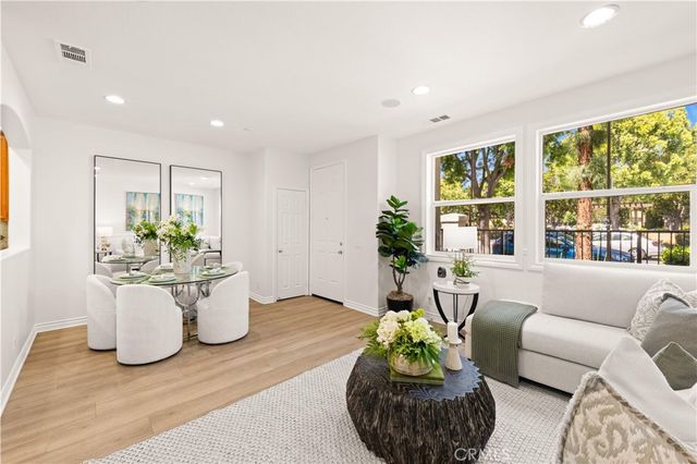 76 Trailing Vine, Irvine, CA 92602