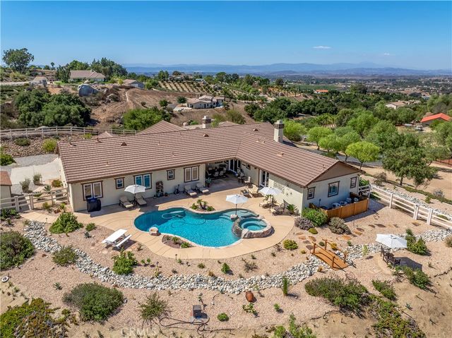 39968 39968 Calle Breve, Temecula, CA 92592