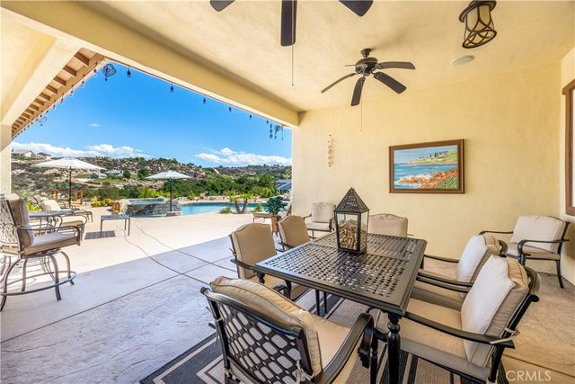 39968 39968 Calle Breve, Temecula, CA 92592