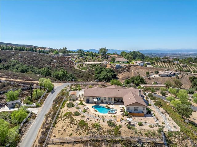 39968 39968 Calle Breve, Temecula, CA 92592