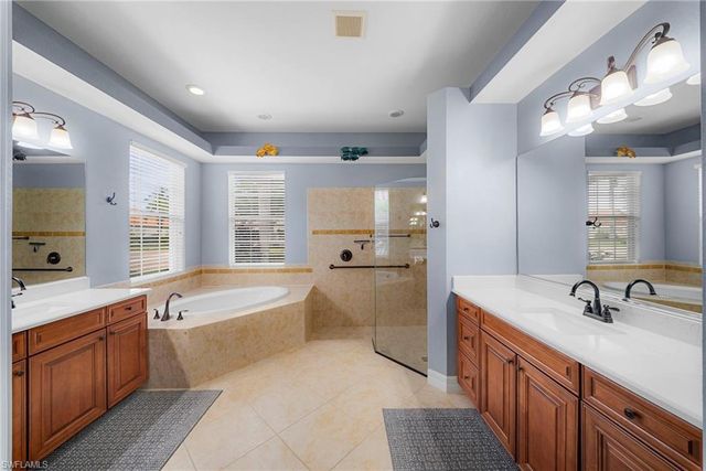 10053 Lions Bay CT, Naples, FL 34120
