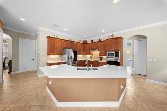 10053 Lions Bay CT, Naples, FL 34120