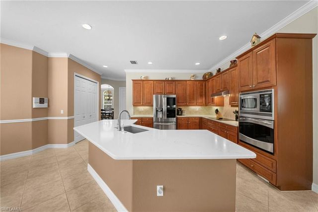 10053 Lions Bay CT, Naples, FL 34120
