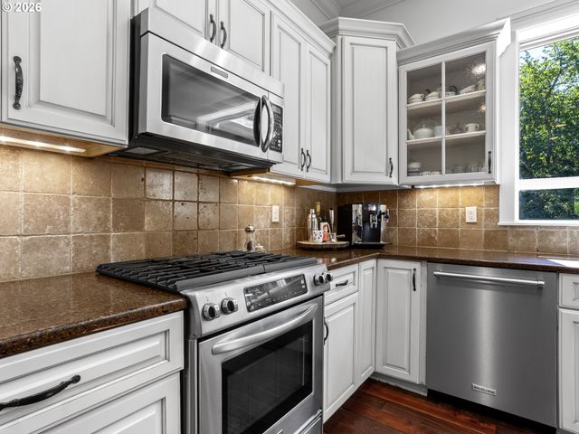 8755 Se KINGSWOOD Way, Damascus, OR 97089