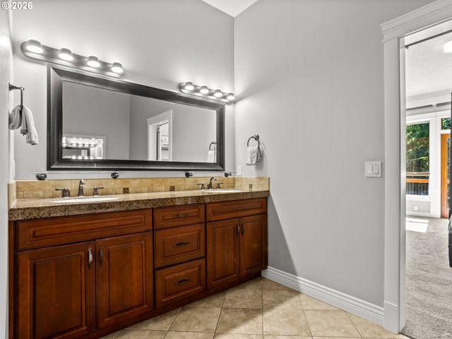 8755 Se KINGSWOOD Way, Damascus, OR 97089