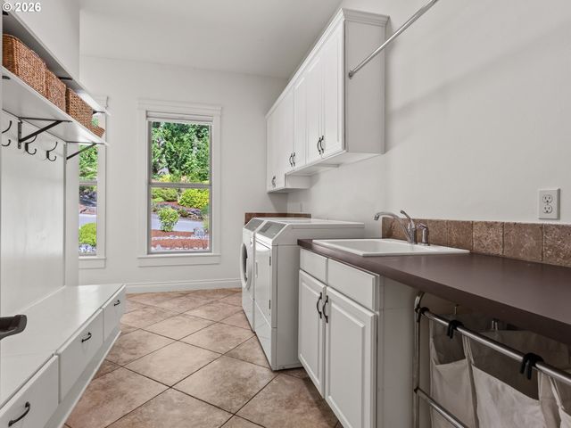 8755 Se KINGSWOOD Way, Damascus, OR 97089