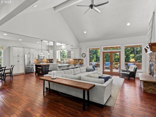 8755 Se KINGSWOOD Way, Damascus, OR 97089