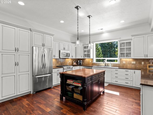 8755 Se KINGSWOOD Way, Damascus, OR 97089