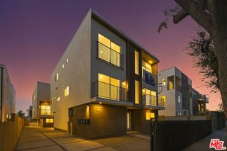 5651 Case Avenue, North Hollywood, CA 91601