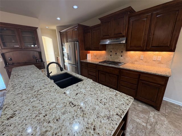 6079 E 143rd Street S, Bixby, OK 74008