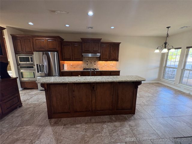 6079 E 143rd Street S, Bixby, OK 74008