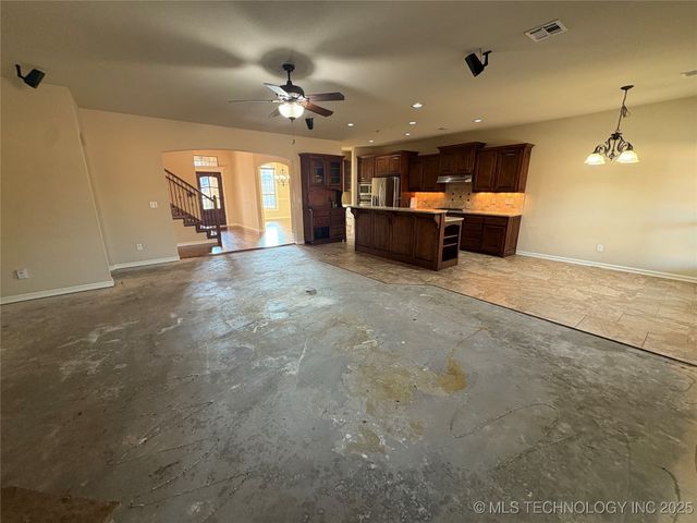 6079 E 143rd Street S, Bixby, OK 74008