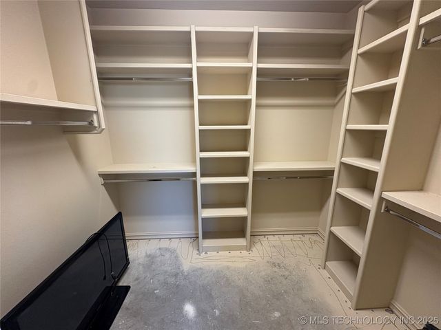 6079 E 143rd Street S, Bixby, OK 74008