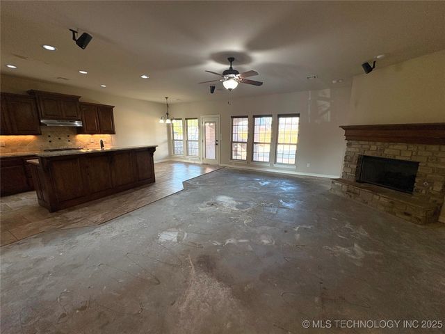 6079 E 143rd Street S, Bixby, OK 74008