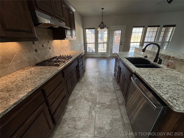 6079 E 143rd Street S, Bixby, OK 74008