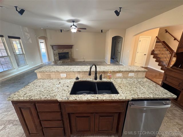 6079 E 143rd Street S, Bixby, OK 74008