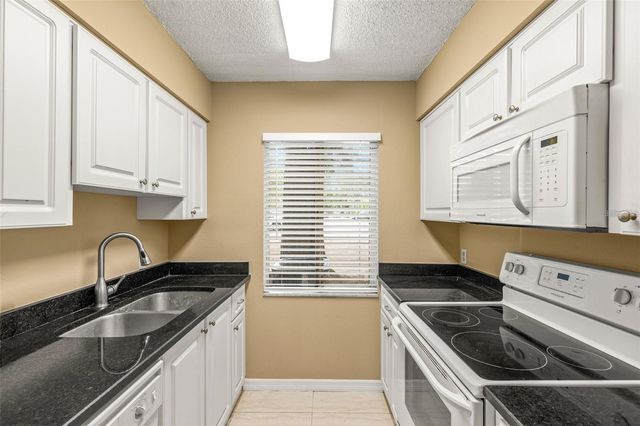 7510 PRESLEY PLACE 99-B, Tampa, FL 33617