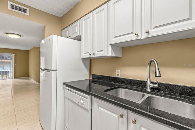 7510 PRESLEY PLACE 99-B, Tampa, FL 33617