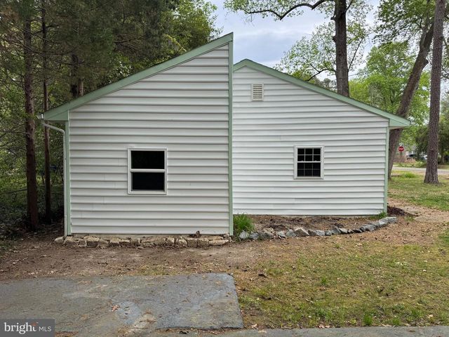 1605 LAKEVIEW DR, Colonial Beach, VA 22443