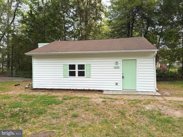 1605 LAKEVIEW DR, Colonial Beach, VA 22443