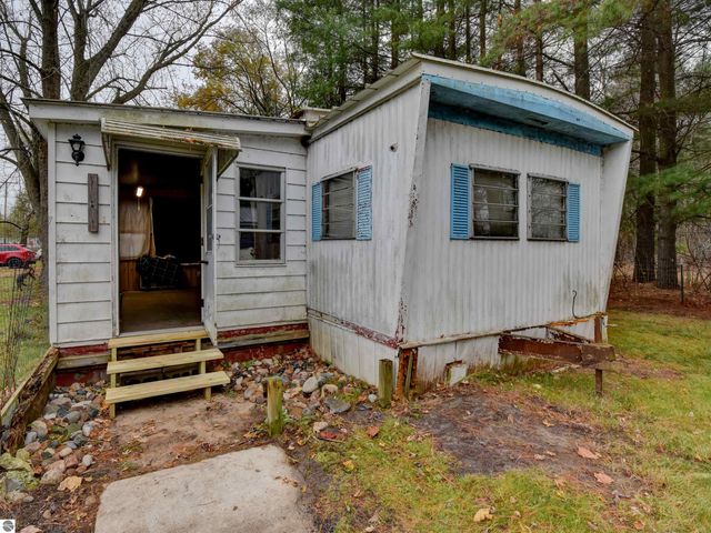 974 Parkway Drive, Tawas City, MI 48763