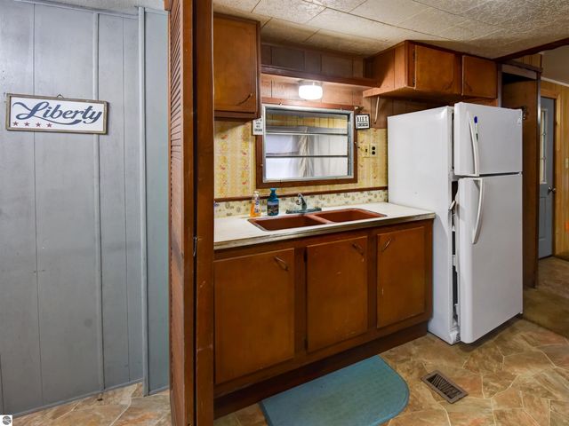 974 Parkway Drive, Tawas City, MI 48763