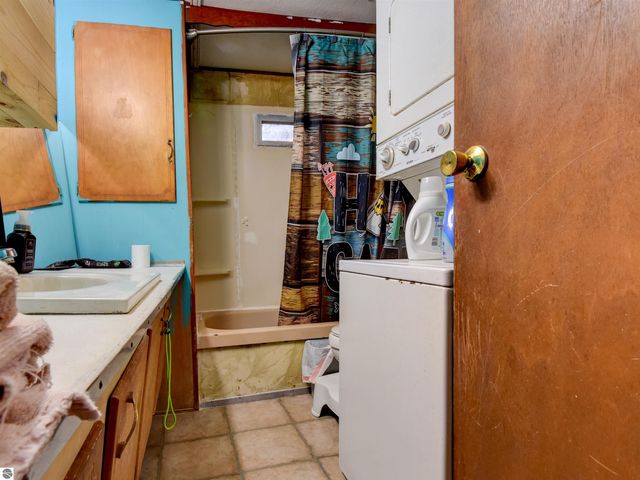 974 Parkway Drive, Tawas City, MI 48763