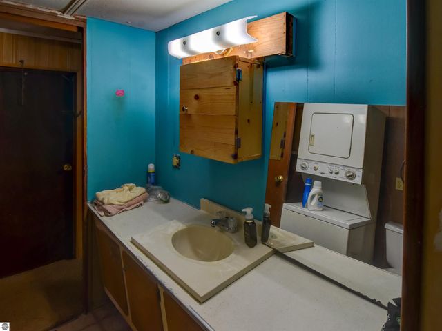 974 Parkway Drive, Tawas City, MI 48763