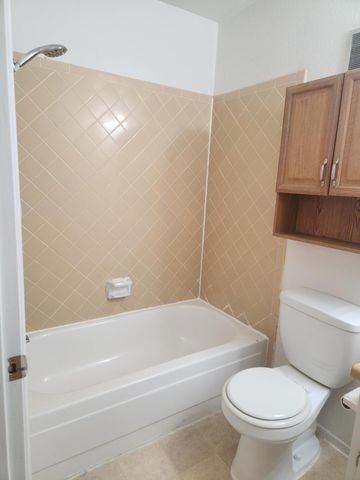 1212 Chelwood Park Boulevard NE 4, Albuquerque, NM 87112