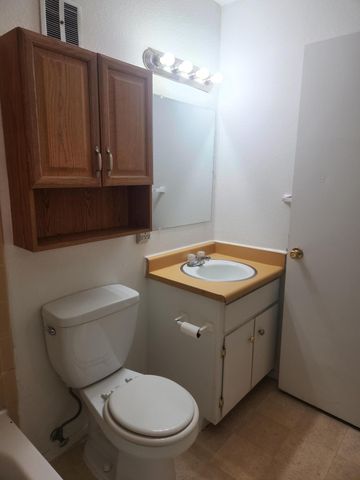 1212 Chelwood Park Boulevard NE 4, Albuquerque, NM 87112