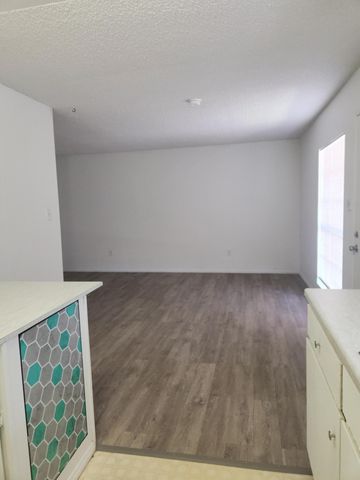 1212 Chelwood Park Boulevard NE 4, Albuquerque, NM 87112