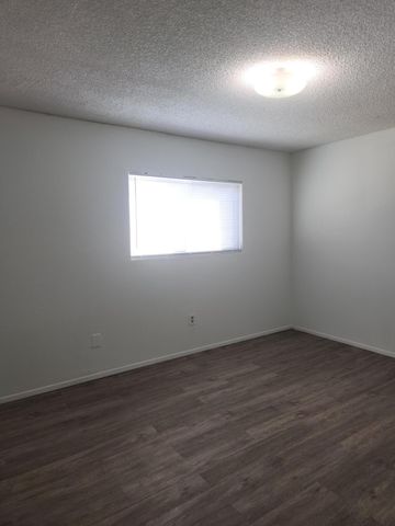 1212 Chelwood Park Boulevard NE 4, Albuquerque, NM 87112