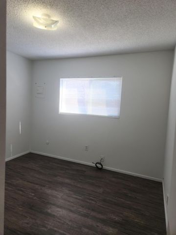 1212 Chelwood Park Boulevard NE 4, Albuquerque, NM 87112