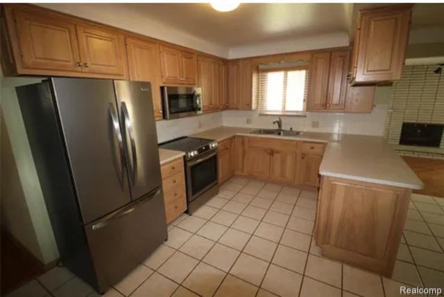 26620 Eureka Drive, Warren, MI 48091