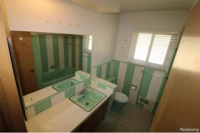 26620 Eureka Drive, Warren, MI 48091