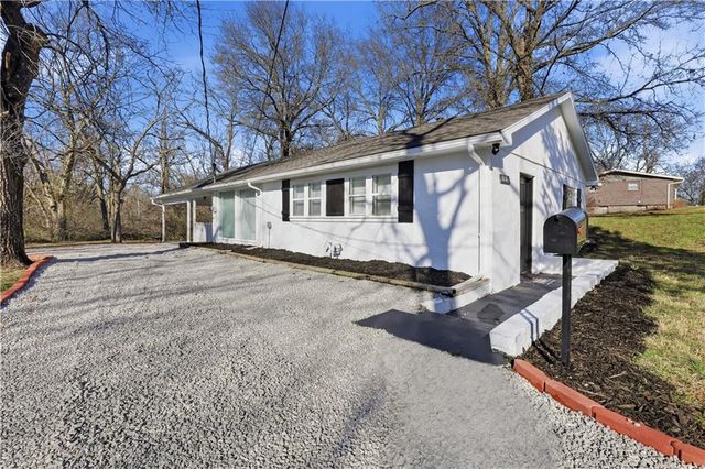 10504 E 71st Terrace E, Raytown, MO 64133