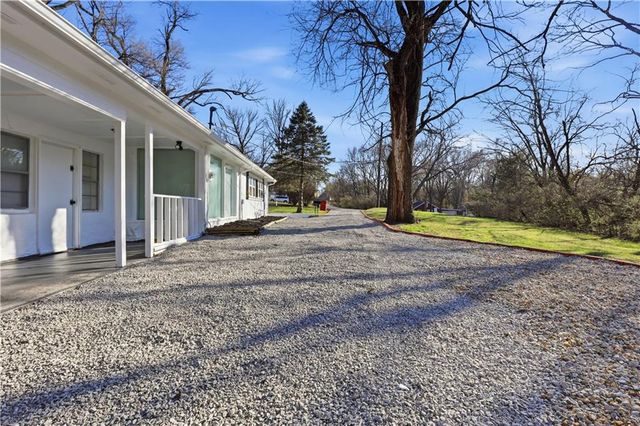 10504 E 71st Terrace E, Raytown, MO 64133